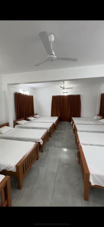Jayalakshmi Rooms Vaduvanchal المظهر الخارجي الصورة