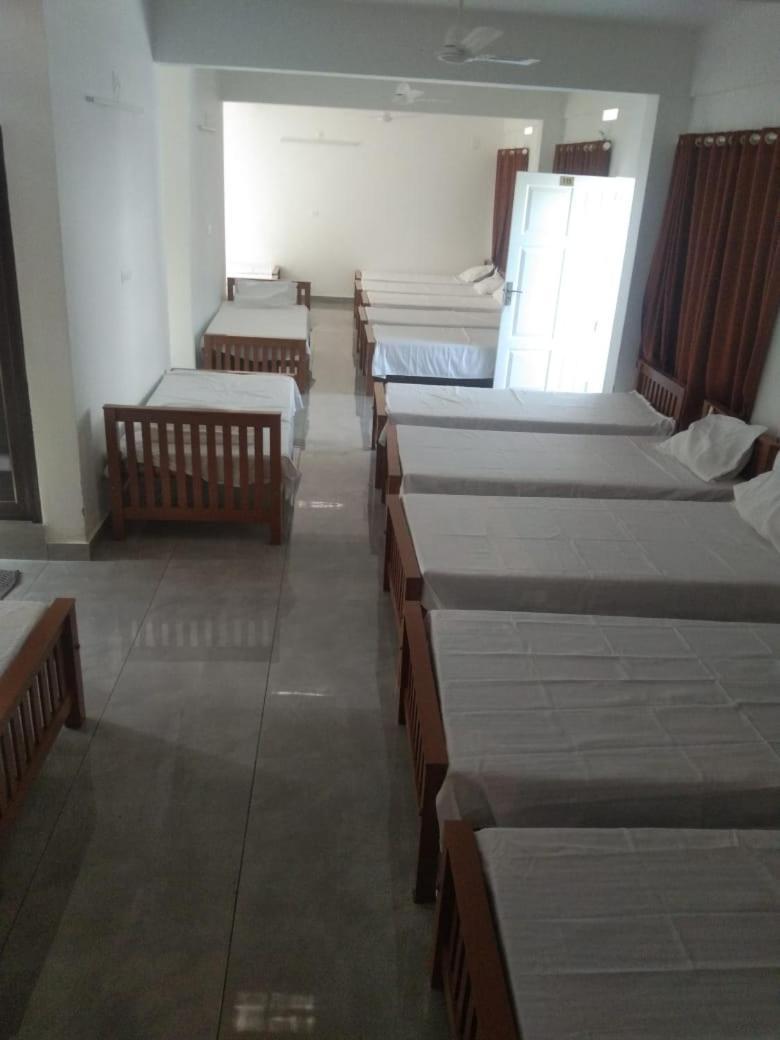 Jayalakshmi Rooms Vaduvanchal المظهر الخارجي الصورة